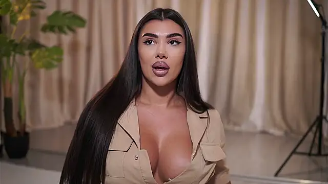 NatyDesiree online show from July 28, 2026, 8:52 pm