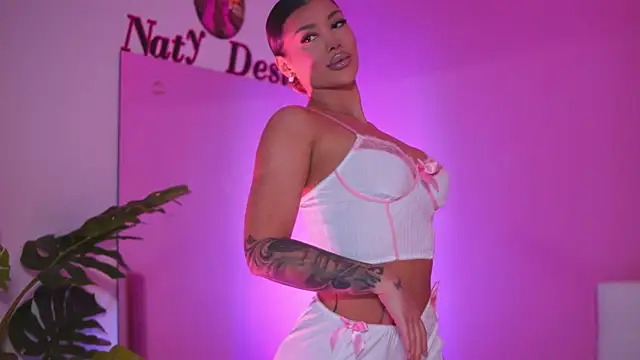 NatyDesiree online show from March 11, 2025, 5:13 am