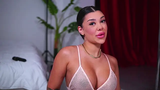 NatyDesiree online show from October 30, 2025, 10:02 am