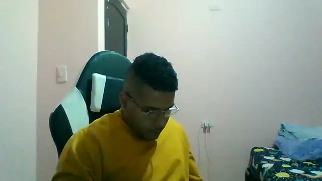 Snapshot of SaucyAffair0 chatting on June 25, 2026, 11:54 pm SaucyAffair0 online show from June 25, 2026, 11:54 pm