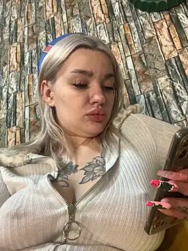 Snapshot of Sextazy chatting on January 17, 2026, 11:47 am Sextazy online show from January 17, 2026, 11:47 am