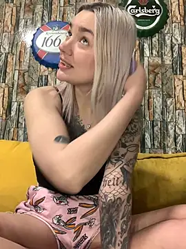 Snapshot of Sextazy chatting on February 17, 2026, 9:45 pm Sextazy online show from February 17, 2026, 9:45 pm