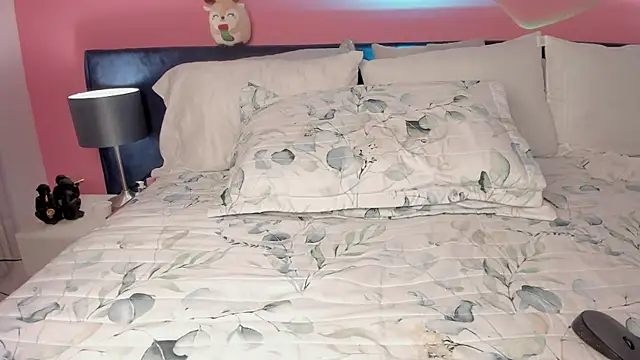 Alaia Manson online show from March 18, 2025, 6:06 pm