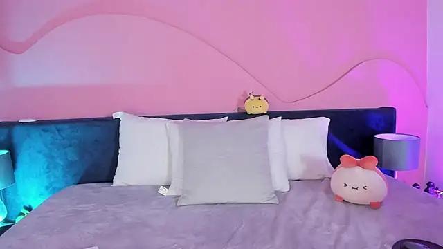 Alaia Manson online show from November 14, 2025, 11:58 am