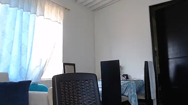 Snapshot of allison-dreams chatting on January 25, 2025, 2:58 pm allison-dreams online show from January 25, 2025, 2:58 pm