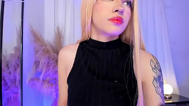 mmoonlightt  online show from February 25, 2025, 3:09 pm