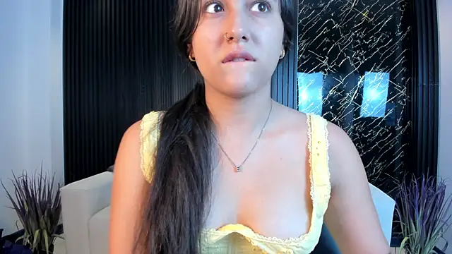 paulina sweett  online show from November 6, 2025, 1:04 pm