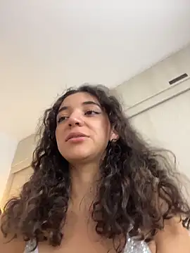 uniquerossie online show from March 12, 2026, 8:07 am