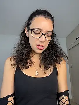 uniquerossie online show from February 18, 2026, 7:28 am