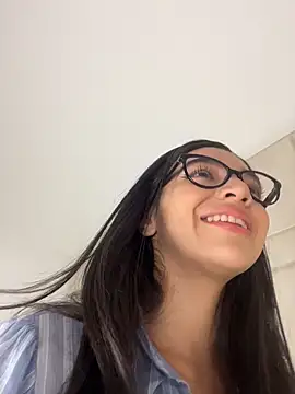 uniquerossie online show from February 2, 2026, 6:56 am