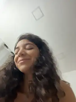 uniquerossie online show from February 19, 2026, 7:27 am