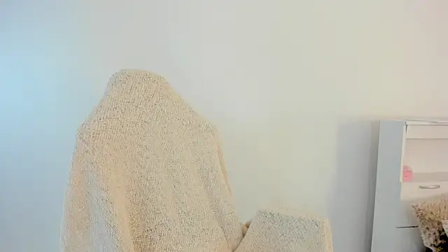 crystalnut online show from April 16, 2026, 3:07 am