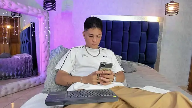 Levy Steve online show from December 14, 2025, 4:51 am