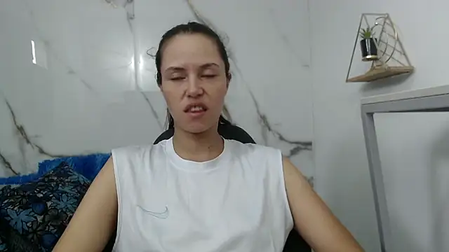 Lindsey8 online show from May 17, 2026, 1:44 pm
