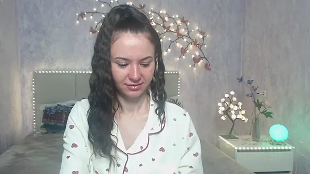 Snapshot of KaraCriegs chatting on March 25, 2026, 6:18 pm KaraCriegs online show from March 25, 2026, 6:18 pm