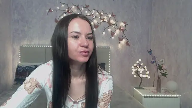 Snapshot of KaraCriegs chatting on March 7, 2026, 6:35 pm KaraCriegs online show from March 7, 2026, 6:35 pm