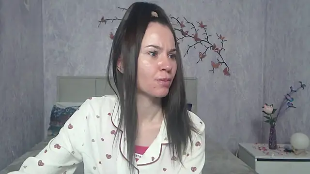 Snapshot of KaraCriegs chatting on March 3, 2026, 6:26 pm KaraCriegs online show from March 3, 2026, 6:26 pm