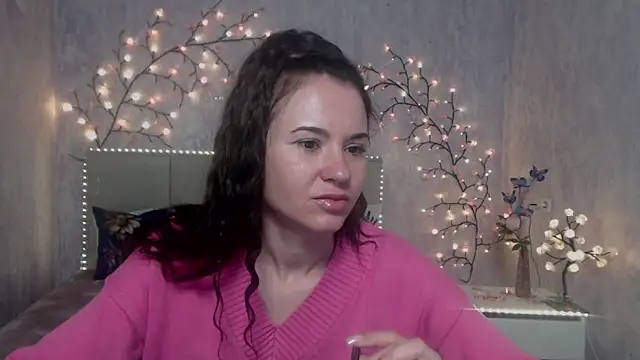 Snapshot of KaraCriegs chatting on April 15, 2026, 8:20 pm KaraCriegs online show from April 15, 2026, 8:20 pm