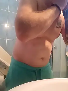 Snapshot of LucianM6 chatting on September 16, 2025, 2:18 pm LucianM6 online show from September 16, 2025, 2:18 pm