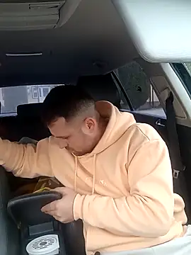 Snapshot of LucianM6 chatting on November 17, 2025, 9:46 am LucianM6 online show from November 17, 2025, 9:46 am