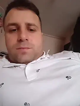 Snapshot of LucianM6 chatting on November 20, 2025, 7:20 am LucianM6 online show from November 20, 2025, 7:20 am