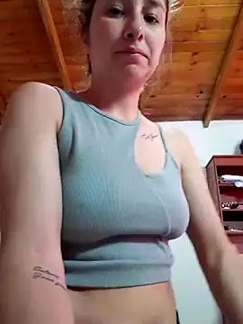 Iris love18 online show from April 6, 2026, 3:13 pm