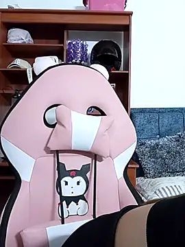 Iris love18 online show from November 12, 2025, 4:22 pm