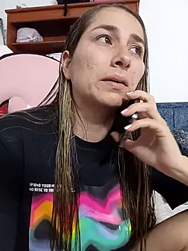 Iris love18 online show from November 10, 2025, 11:32 pm