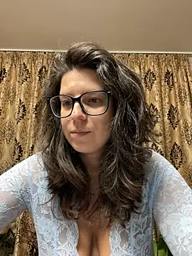 NadiraNoor online show from July 5, 2026, 10:38 pm