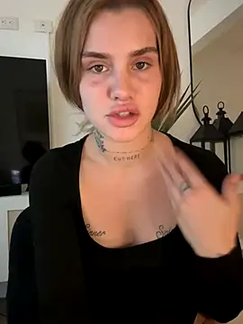 EmiliaCatalina online show from September 15, 2025, 9:48 pm