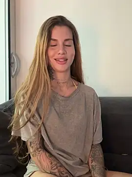 EmiliaCatalina online show from May 17, 2026, 4:29 pm