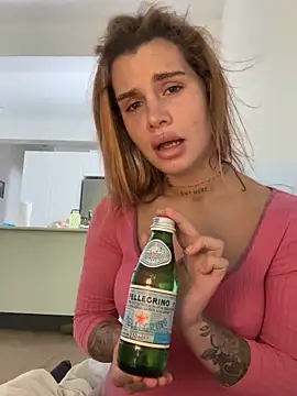 EmiliaCatalina online show from November 8, 2025, 5:05 pm