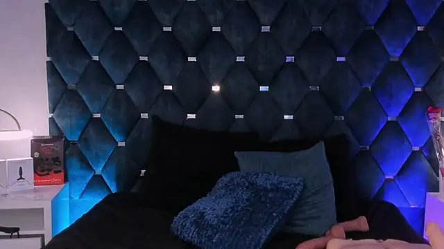 Snapshot of laura_bassi chatting on March 9, 2025, 1:35 am laura bassi online show from March 9, 2025, 1:35 am