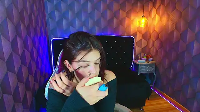 LiaHarryis online show from February 7, 2026, 7:22 pm