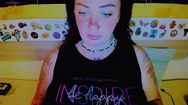 EllieOz online show from September 8, 2025, 5:01 pm