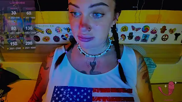 EllieOz online show from October 9, 2025, 5:57 pm