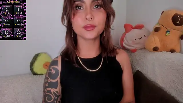 Snapshot of Violette-Ramirez01 chatting on October 6, 2025, 9:26 pm Violette-Ramirez01 online show from October 6, 2025, 9:26 pm