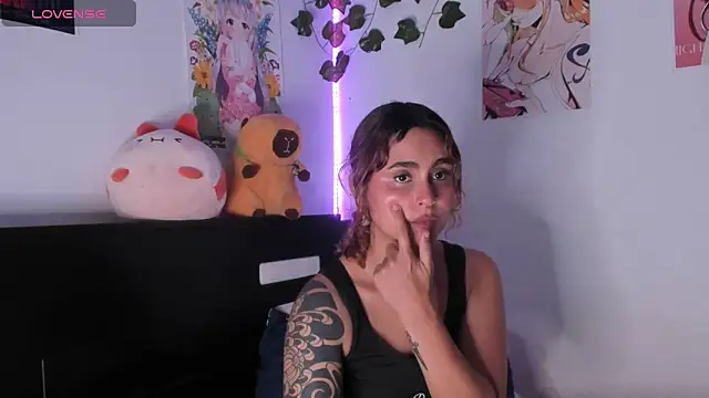 Snapshot of Violette-Ramirez01 chatting on January 21, 2025, 10:30 pm Violette-Ramirez01 online show from January 21, 2025, 10:30 pm