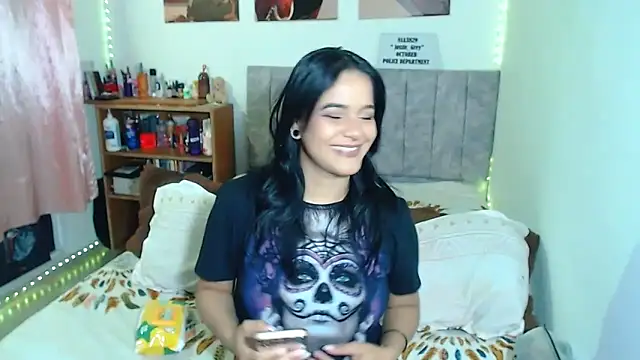 Snapshot of JossieGrey chatting on January 21, 2025, 10:30 am JossieGrey online show from January 21, 2025, 10:30 am
