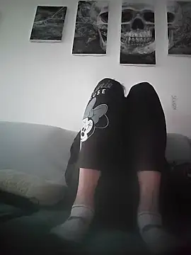 Snapshot of LauraBaby chatting on April 16, 2026, 5:36 pm LauraBaby online show from April 16, 2026, 5:36 pm