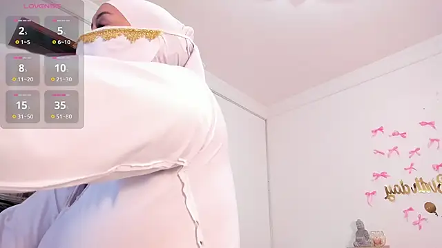 Snapshot of Amina_hafsa chatting on September 20, 2025, 9:58 am Amina hafsa online show from September 20, 2025, 9:58 am
