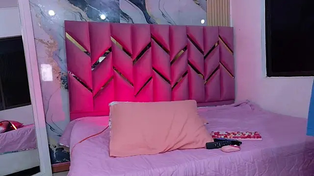 daddyissuesss  online show from December 22, 2025, 7:58 pm