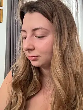 curvyflawless online show from October 26, 2025, 6:36 am