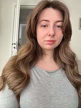 curvyflawless online show from March 6, 2026, 8:42 am