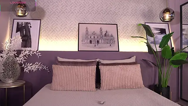 ElleDiane online show from April 2, 2026, 11:11 pm