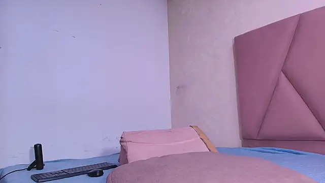 arl chloee online show from October 25, 2025, 3:06 am