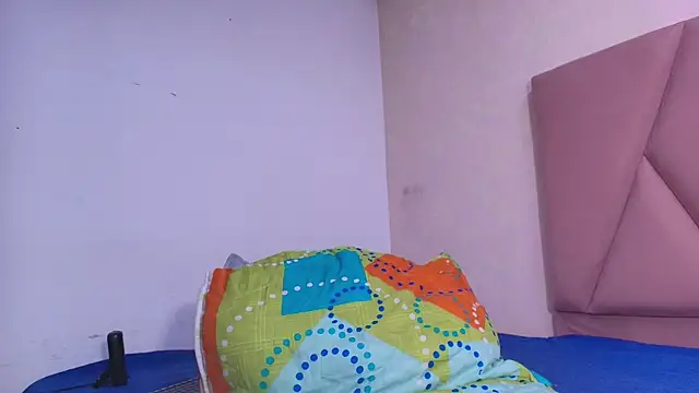 arl chloee online show from October 31, 2025, 3:03 am