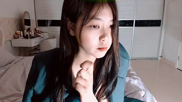 -Lucky Girl online show from May 27, 2026, 2:35 pm