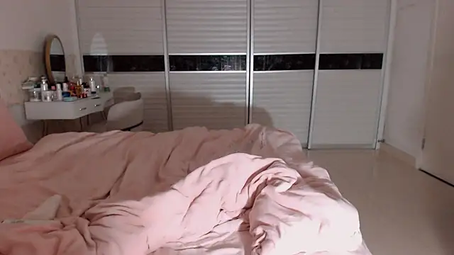 -Lucky Girl online show from October 26, 2025, 2:28 pm