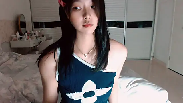 -Lucky Girl online show from November 2, 2025, 3:06 pm